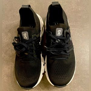 On Cloudswift 3 womens black size 7 W sneakers - WARN ONCE